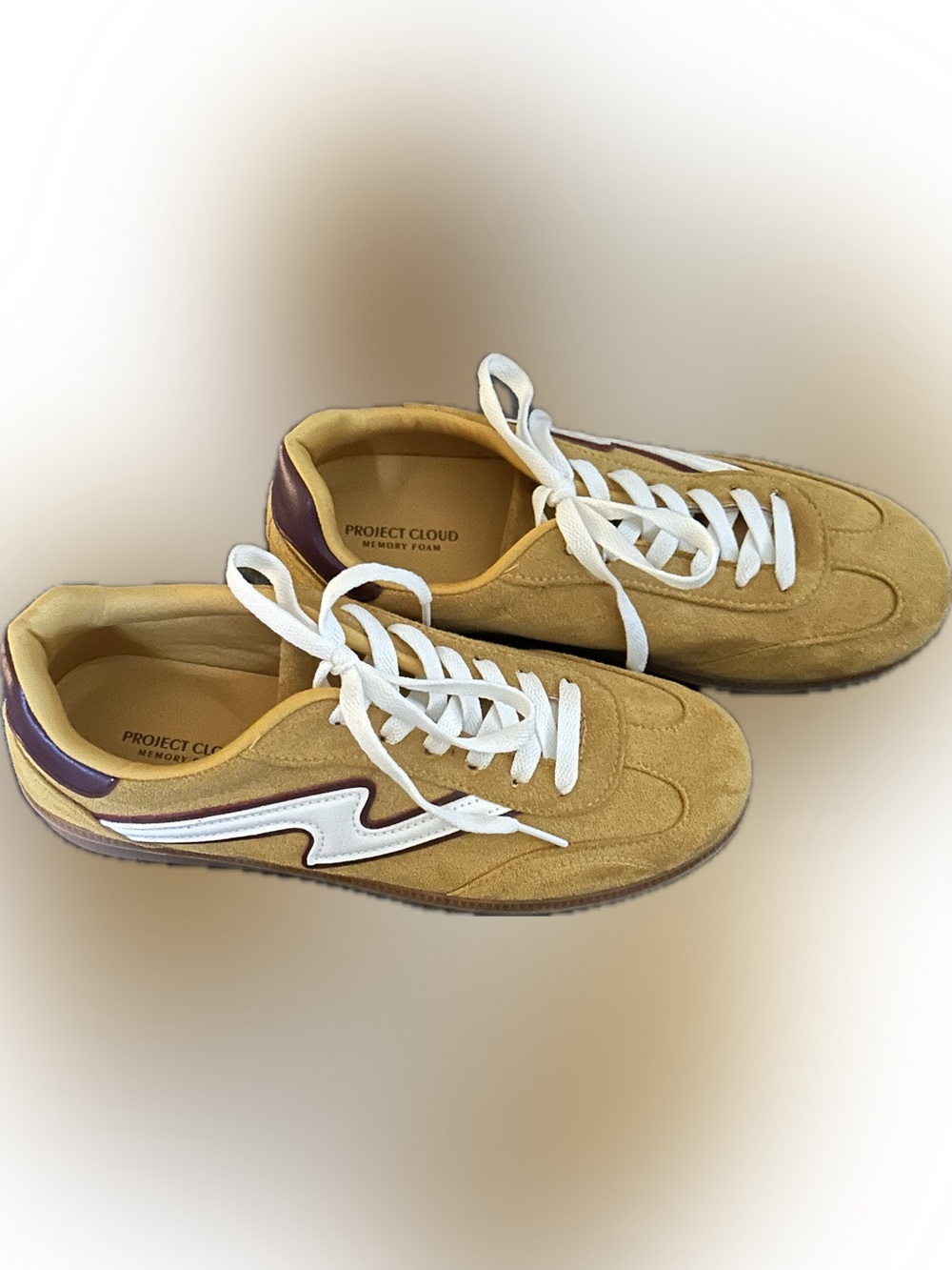 Women’s  Tan Suede Sneakers with White Laces Perfect Cloud Size 8.5